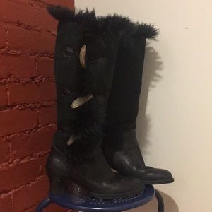 AMAZING Plush Shearling Born Boots Size 39/8